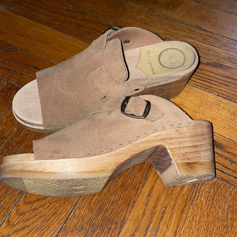 No 6 Store Clogs